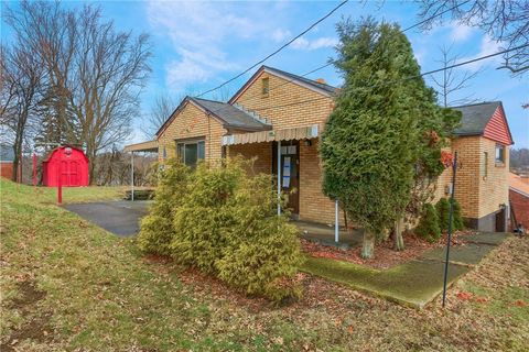 Photo of 1275 Balmoral Dr, Pittsburgh, PA 15237 (MLS # 1740688)