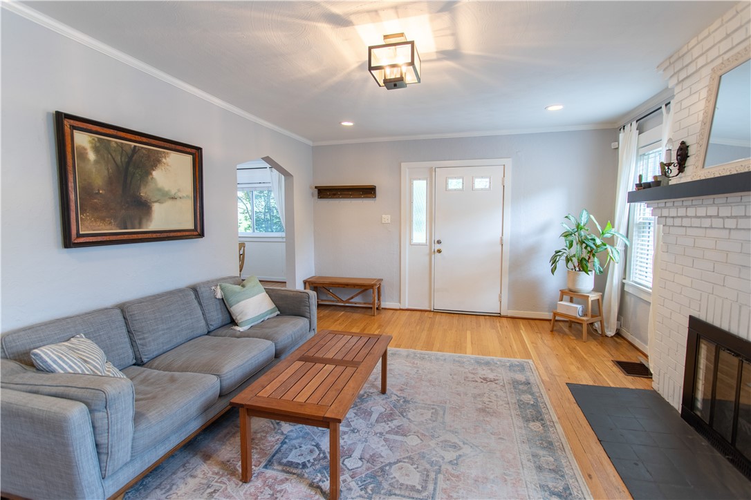 460 Hallock