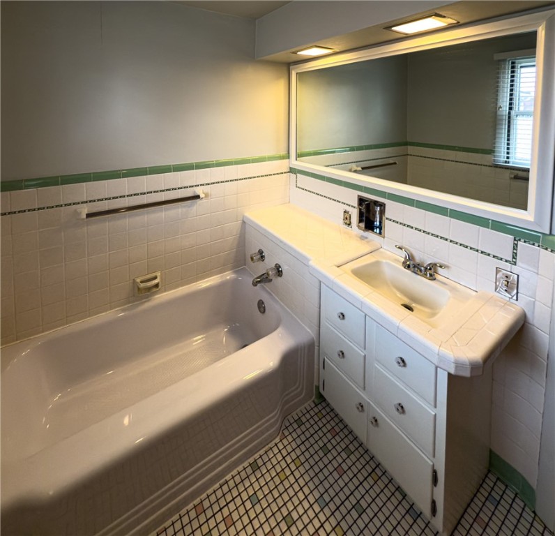 Vandergrift - Wml, Pennsylvania 15690, United States, 4 Bedrooms Bedrooms, ,2 BathroomsBathrooms,Residential,Active,99657