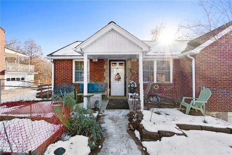 Photo of 330 Wilson Dr, Pittsburgh, PA 15235 (MLS # 1735108)