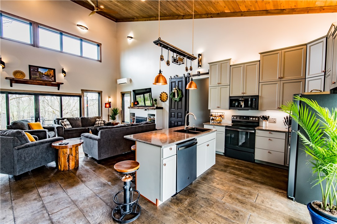 Brady Twp, Pennsylvania 16057, United States, 3 Bedrooms Bedrooms, ,2 BathroomsBathrooms,Residential,Active,226677