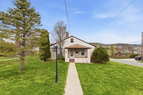 Photo of 1607 Baumgardner Ave, Windber, PA 15963 (MLS # 1748956)