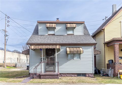 Photo of 302 Bridge St, Tarentum, PA 15084 (MLS # 1736837)