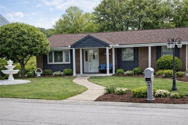 4018 FIRETHORN DR, MC KEES ROCKS, PA 15136 - Image 96fc3538de9bd5ea3bb5bfe6d0f8568f/3186065485