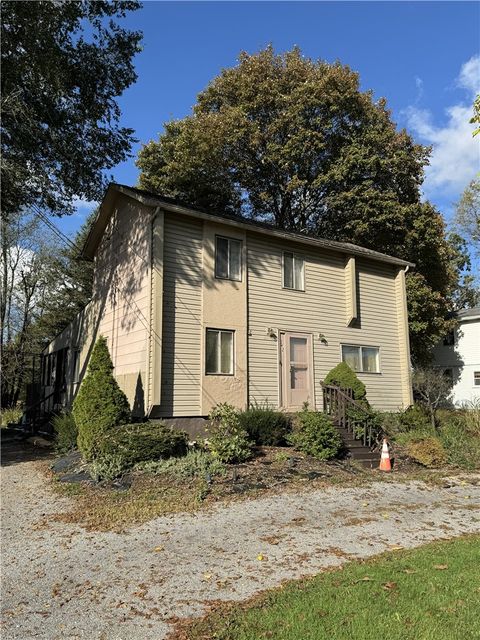 Photo of 742 Glen Eden Rd, Zelienople, PA 16063 (MLS # 1739046)