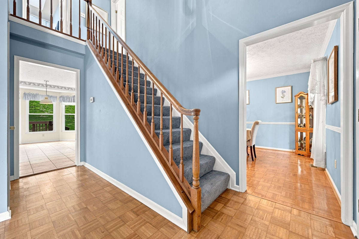 215 Leaside Drive
