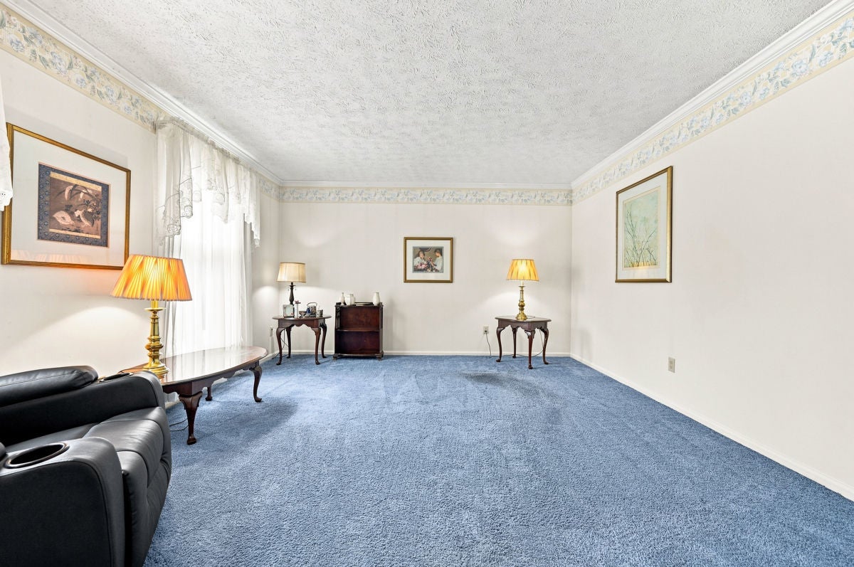 215 Leaside Drive