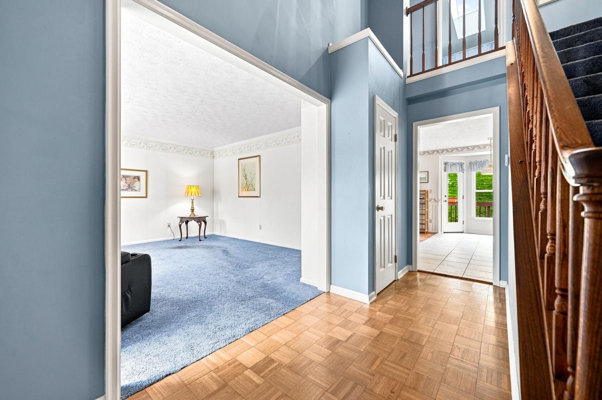215 Leaside Drive