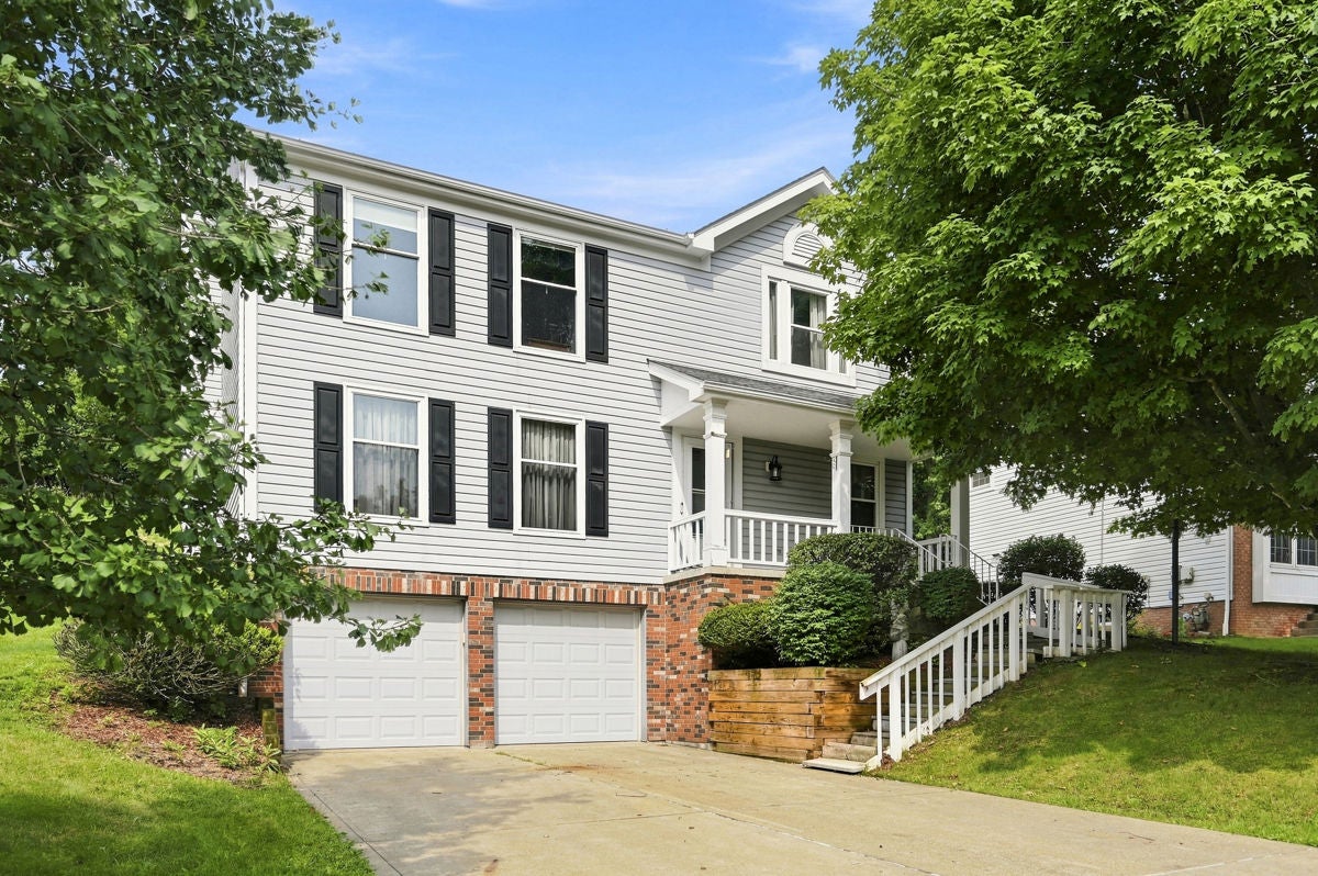 215 Leaside Drive
