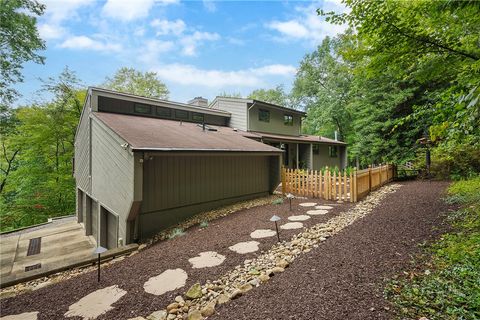 2638 Woodmont Ln Franklin Park PA 15090