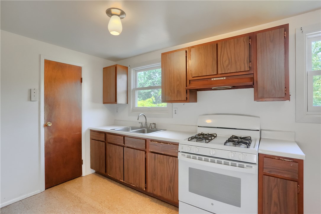 Oakdale, Pennsylvania 15071, United States, 3 Bedrooms Bedrooms, ,2 BathroomsBathrooms,Residential,Contingent,208881