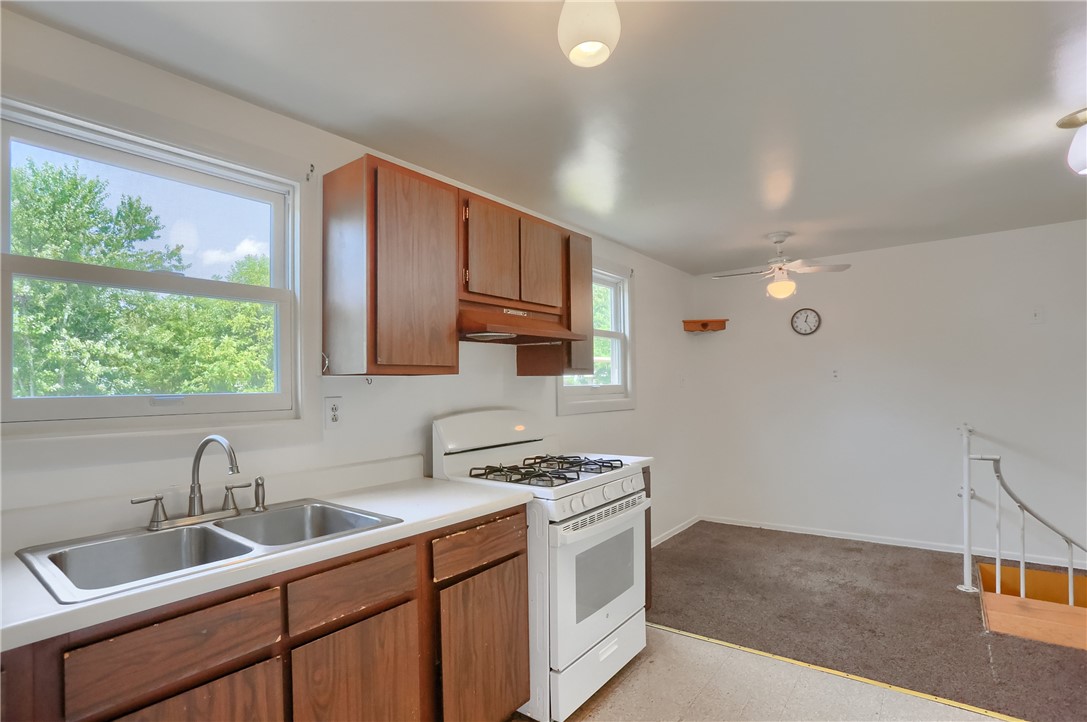 Oakdale, Pennsylvania 15071, United States, 3 Bedrooms Bedrooms, ,2 BathroomsBathrooms,Residential,Contingent,208881