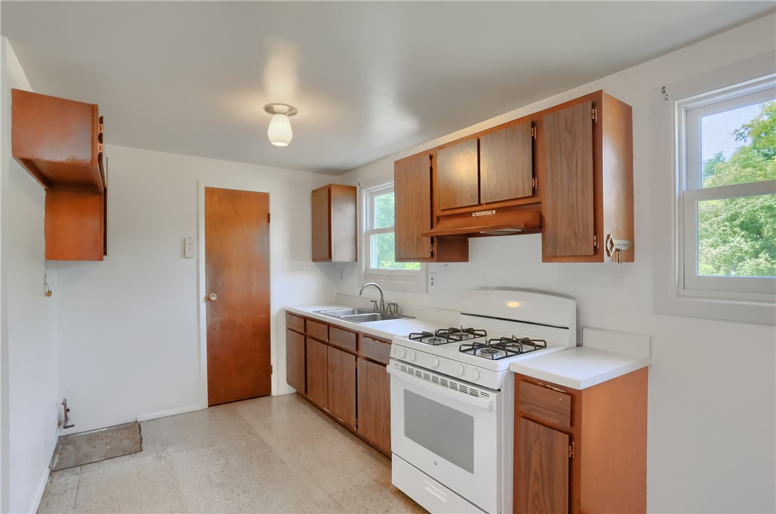 Oakdale, Pennsylvania 15071, United States, 3 Bedrooms Bedrooms, ,2 BathroomsBathrooms,Residential,Contingent,208881