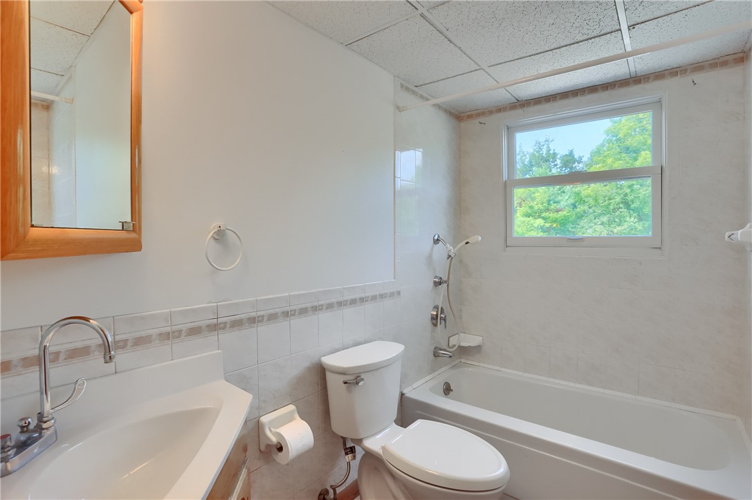 Oakdale, Pennsylvania 15071, United States, 3 Bedrooms Bedrooms, ,2 BathroomsBathrooms,Residential,Contingent,208881