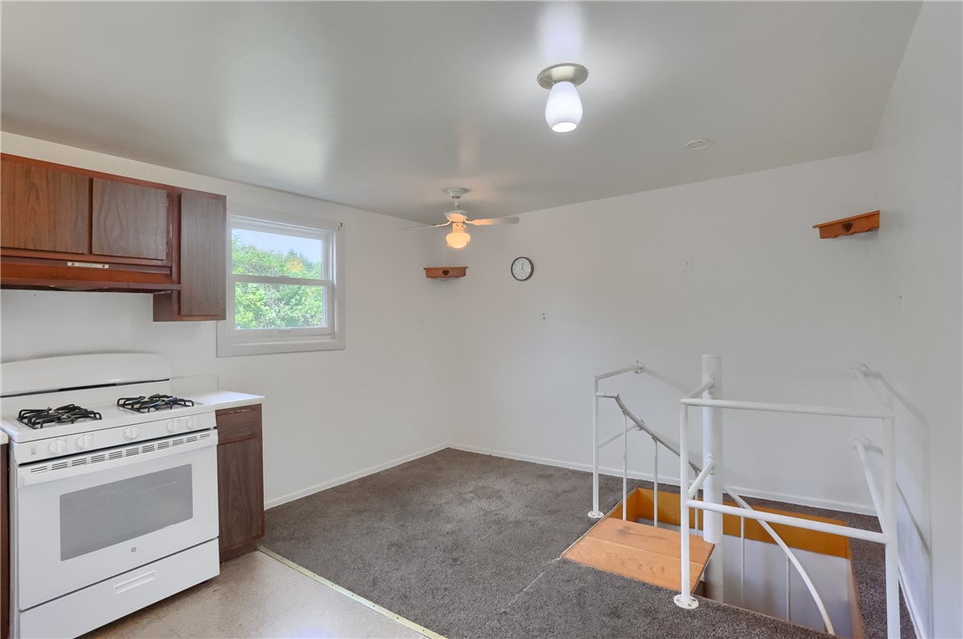 Oakdale, Pennsylvania 15071, United States, 3 Bedrooms Bedrooms, ,2 BathroomsBathrooms,Residential,Contingent,208881