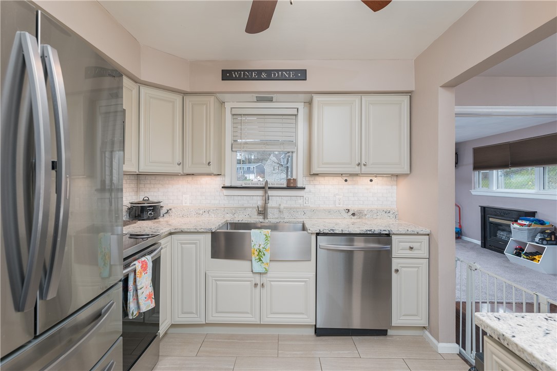 1195 Mike Reed Drive Dr, South Park, Pennsylvania image 4