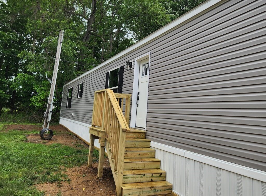 152 Roundtop Circle, Scottdale, Pennsylvania image 1