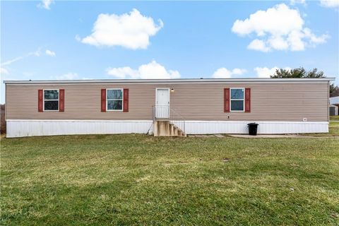 Photo of 48 Brookhaven Ave, Washington, PA 15301 (MLS # 1736994)