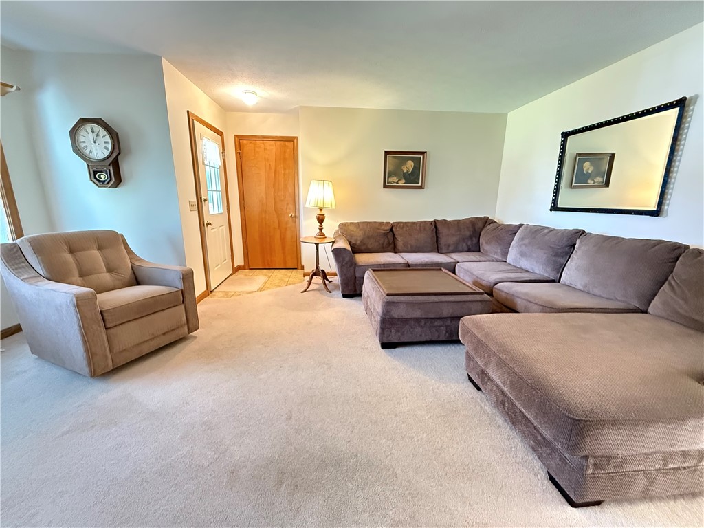 Hempfield Twp, Pennsylvania 16125, United States, 3 Bedrooms Bedrooms, ,2 BathroomsBathrooms,Residential,Active,197041