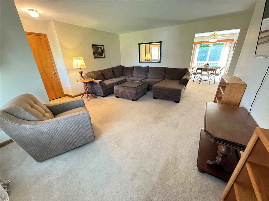 Hempfield Twp, Pennsylvania 16125, United States, 3 Bedrooms Bedrooms, ,2 BathroomsBathrooms,Residential,Active,197041