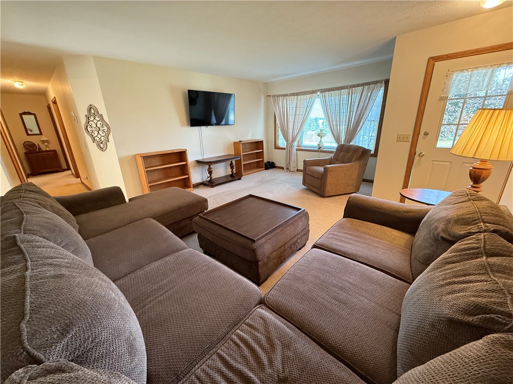 Hempfield Twp, Pennsylvania 16125, United States, 3 Bedrooms Bedrooms, ,2 BathroomsBathrooms,Residential,Active,197041