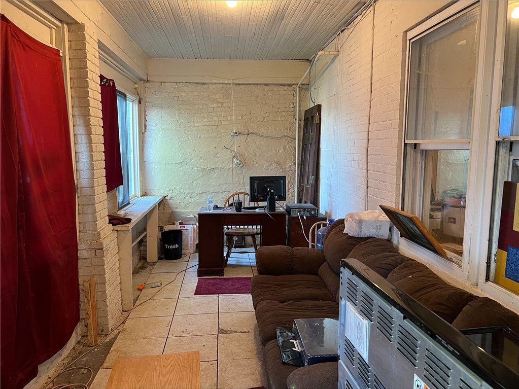 608 Wylie Avenue Ave, Jeannette, Pennsylvania image 2