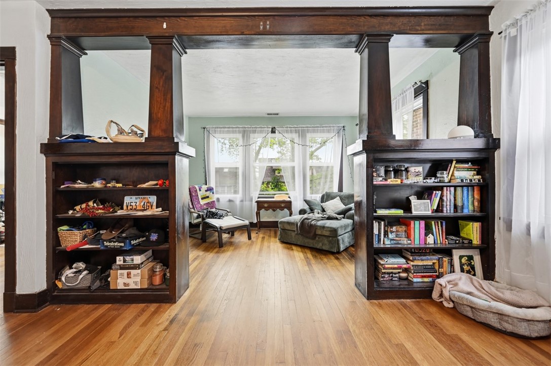 588 East End Ave