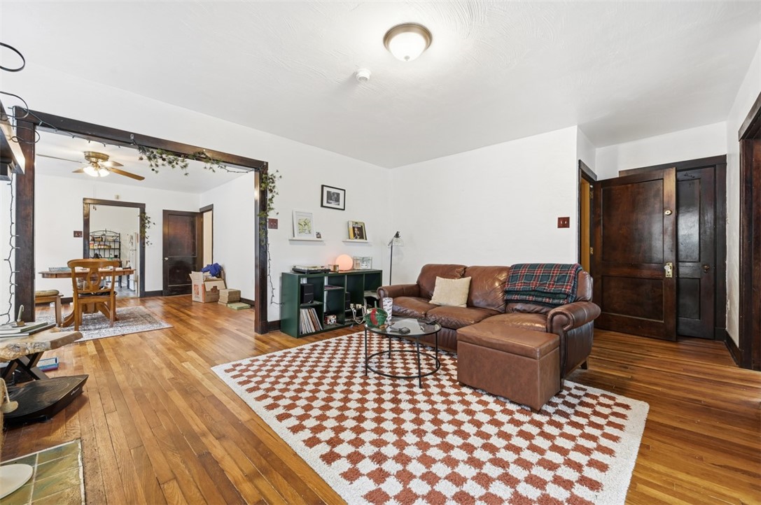 588 East End Ave