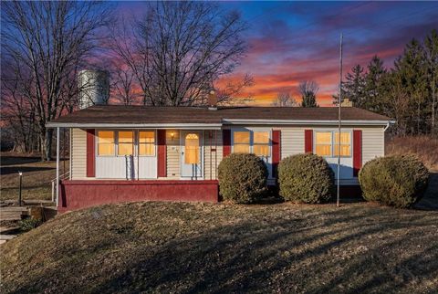 Photo of 109 New Orchard Dr, Tarentum, PA 15084 (MLS # 1741623)