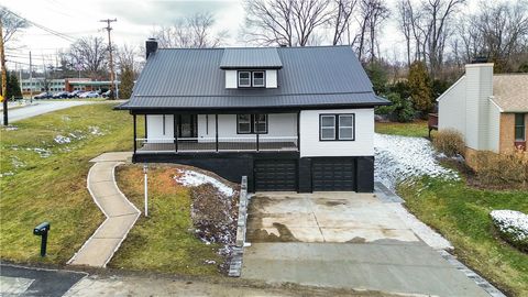 Photo of 101 Carrington Court, Monroeville, PA 15146 (MLS # 1741639)