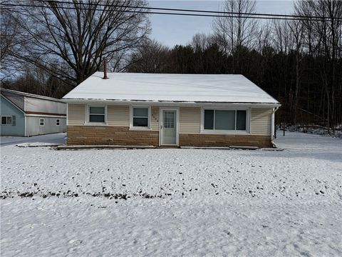 Photo of 3586 N Hermitage Rd, Transfer, PA 16154 (MLS # 1733102)