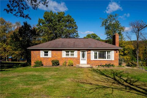 Photo of 109 Eakin Dr, Beaver, PA 15009 (MLS # 1725993)