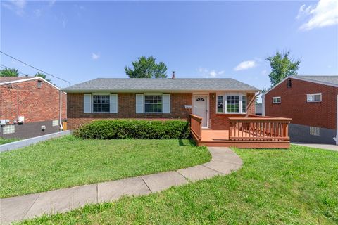 Photo of 1625 Loretta Dr, Pittsburgh, PA 15235 (MLS # 1735393)