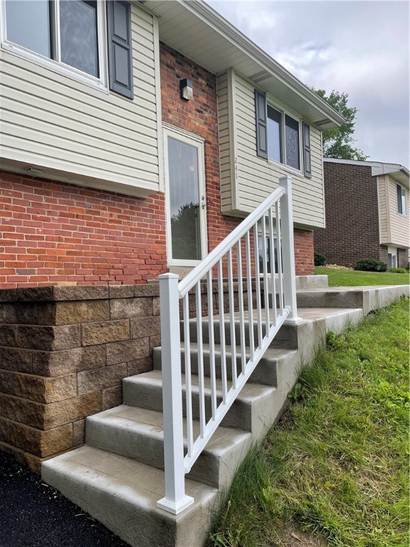 241 Willow Drive Dr, Monroeville, Pennsylvania image 2
