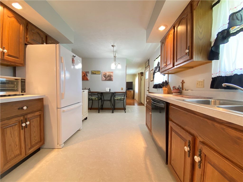 Hempfield Twp - Mer, Pennsylvania 16125, United States, 3 Bedrooms Bedrooms, ,2 BathroomsBathrooms,Residential,Active,117971