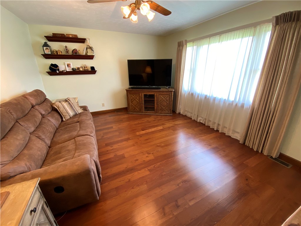 Hempfield Twp - Mer, Pennsylvania 16125, United States, 3 Bedrooms Bedrooms, ,2 BathroomsBathrooms,Residential,Active,117971