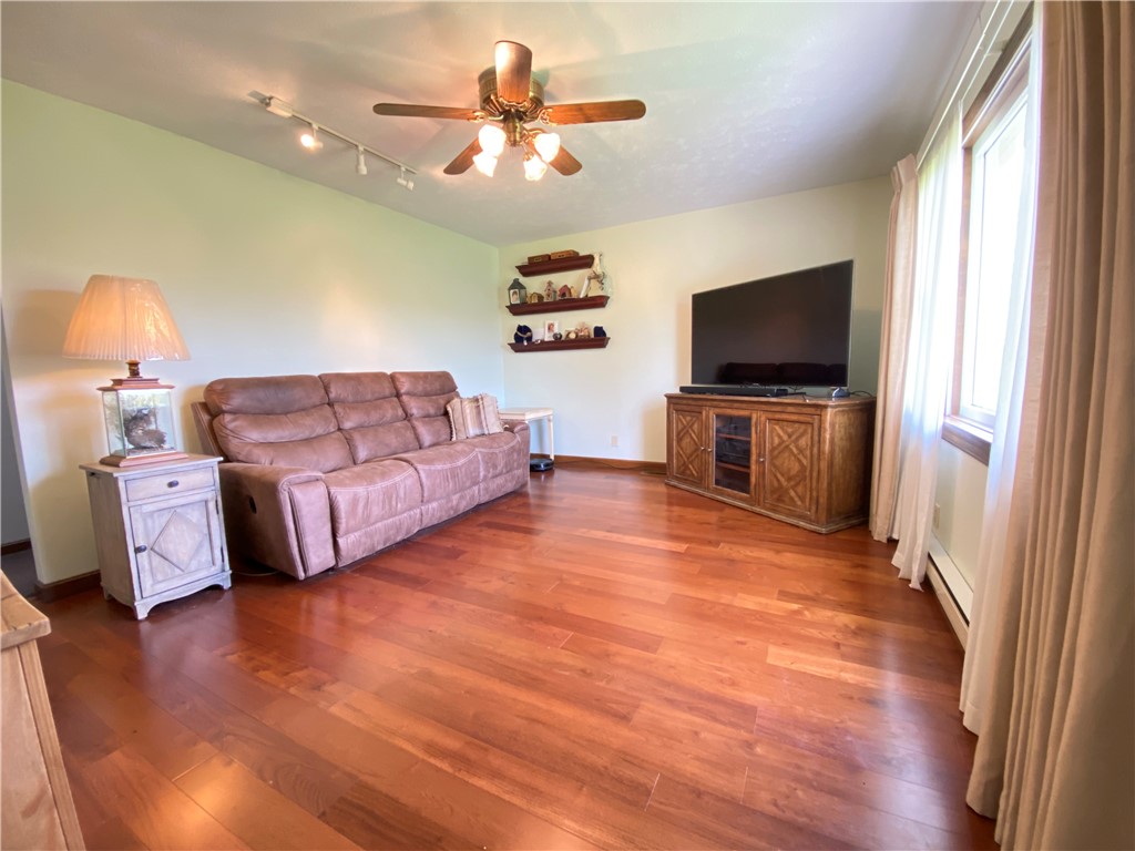 Hempfield Twp - Mer, Pennsylvania 16125, United States, 3 Bedrooms Bedrooms, ,2 BathroomsBathrooms,Residential,Active,117971