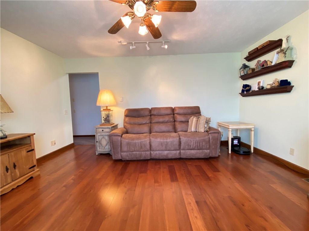 Hempfield Twp - Mer, Pennsylvania 16125, United States, 3 Bedrooms Bedrooms, ,2 BathroomsBathrooms,Residential,Active,117971