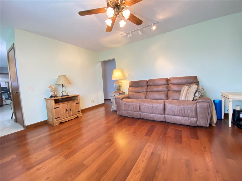 Hempfield Twp - Mer, Pennsylvania 16125, United States, 3 Bedrooms Bedrooms, ,2 BathroomsBathrooms,Residential,Active,117971