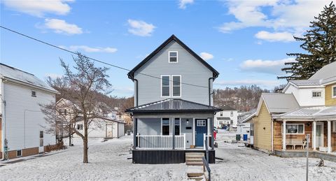 Photo of 328 Line Ave, Ellwood City, PA 16117 (MLS # 1737598)