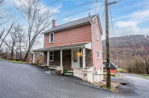 Photo of 400 Figg Ave St, Johnstown, PA 15901 (MLS # 1743666)