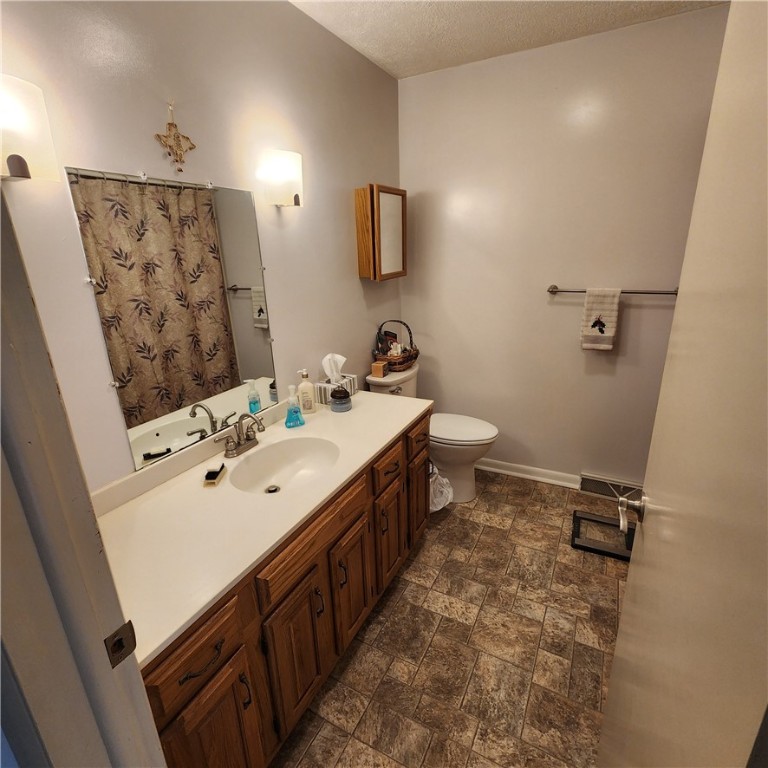 Neshannock Twp, Pennsylvania 16105, United States, 3 Bedrooms Bedrooms, ,2 BathroomsBathrooms,Residential,Contingent,12456