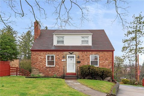 Photo of 1425 Junior Dr, Pittsburgh, PA 15227 (MLS # 1746169)