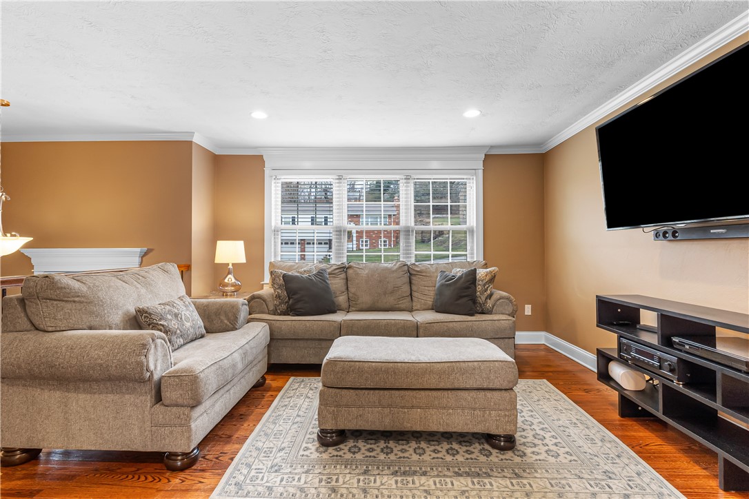 Shaler, Pennsylvania 15116, United States, 3 Bedrooms Bedrooms, ,3 BathroomsBathrooms,Residential,Active,97909