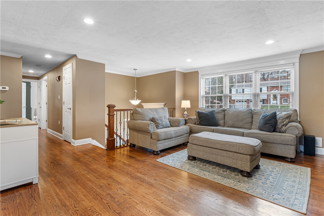 Shaler, Pennsylvania 15116, United States, 3 Bedrooms Bedrooms, ,3 BathroomsBathrooms,Residential,Active,97909