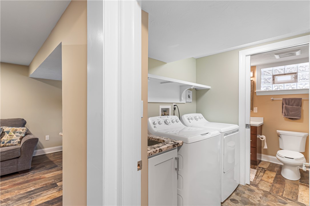 Shaler, Pennsylvania 15116, United States, 3 Bedrooms Bedrooms, ,3 BathroomsBathrooms,Residential,Active,97909