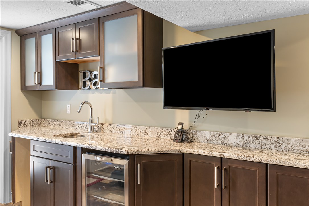 Shaler, Pennsylvania 15116, United States, 3 Bedrooms Bedrooms, ,3 BathroomsBathrooms,Residential,Active,97909