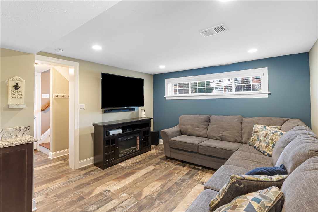 Shaler, Pennsylvania 15116, United States, 3 Bedrooms Bedrooms, ,3 BathroomsBathrooms,Residential,Active,97909