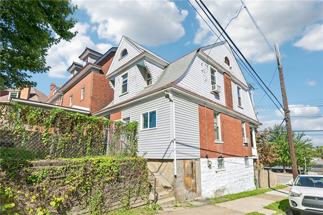 998 Greenfield Avenue