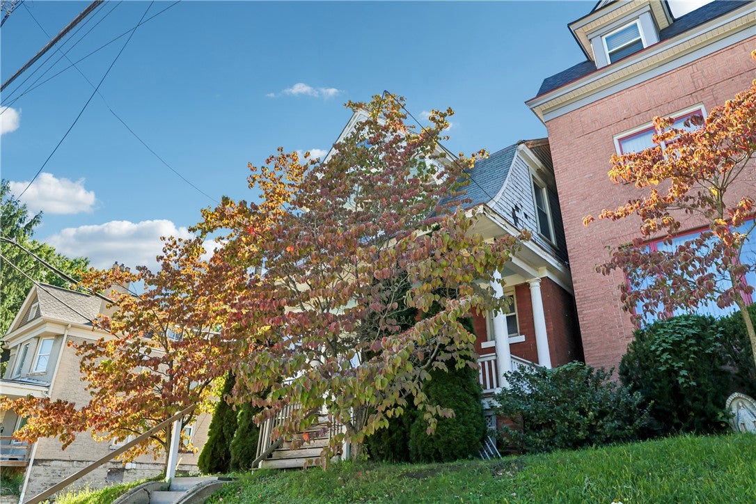 998 Greenfield Avenue